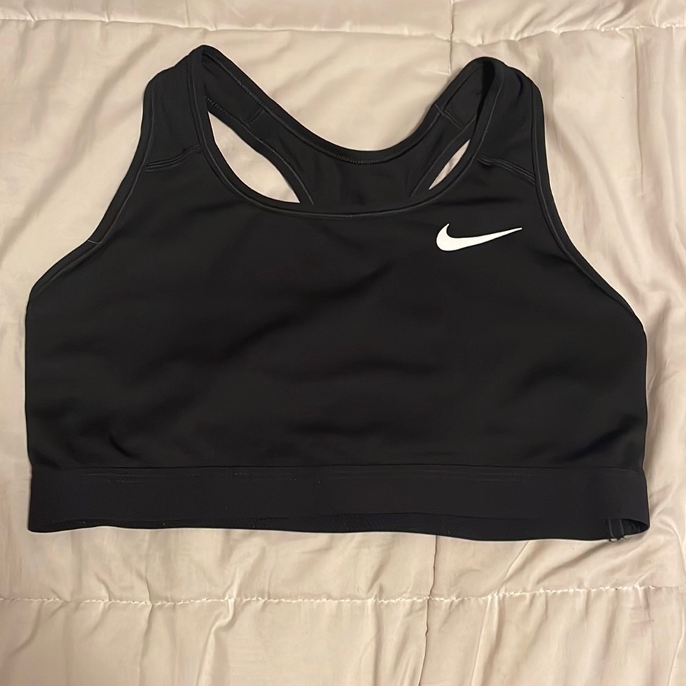 Black dri-fit Nike sports bra size L